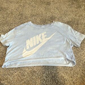 Nike women’s cropped tee size medium